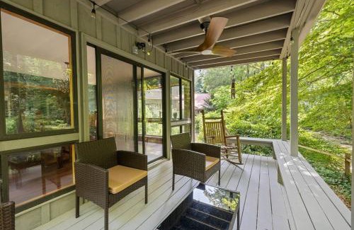Lynn House | Waterfall escape With Firepit and Outdoor Kitchen