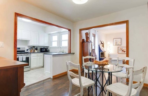 Kansas City Cottage | Waterfall Garden Cottage Lux Beds 5 Min. 2 DT KCMO