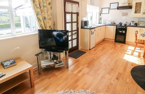 Shiplake Cottage | WATERFALL HOUSE, romantic, with a garden in Dunmanway, County Cork