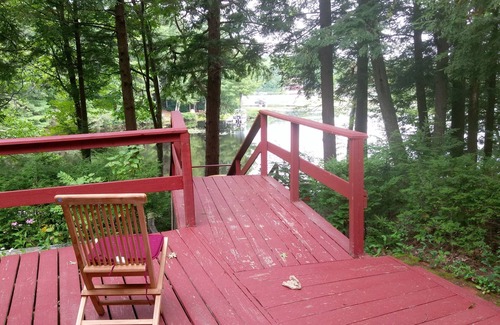 Rindge House | Waterfont log home nestled in the pines