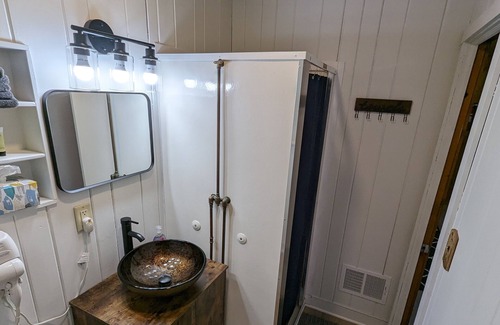 Park Rapids Apartment | Waterfrnt resort Studio Cabin 5, swim, kayak, walk to everything!