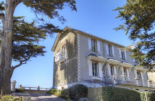 Tharon-Plage Cottage | Waterfront 2-Bedroom Cottage with Terrace in Saint-Michel-Chef-Chef