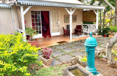 La Mivoie Villa | Waterfront room located in the Villa Harmonie on Ilot Fortier
