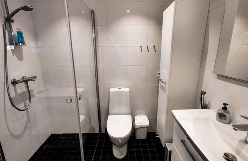 Kallio Apartment | Waterfront 1 Bedroom 50m2 Skyscraper Suite in Kalasatama.
