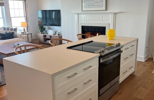 Shoreby Hill Condo | Waterfront 2 bdrm, 2 bath Condo in the Heart of Jamestown