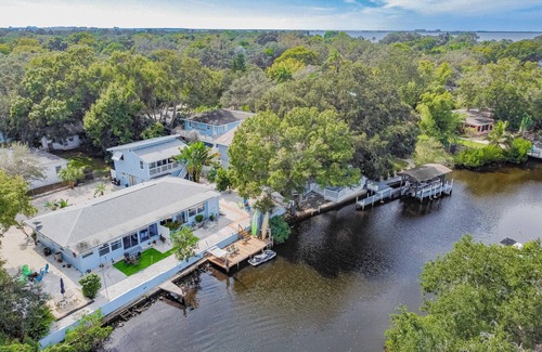 Ozona Apartment | Waterfront 2 bedroom/1 bath Renovated Apartment in Palm Harbor