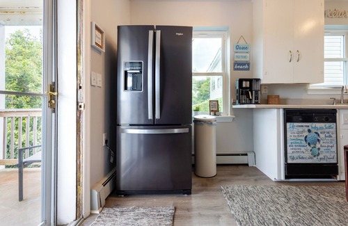 Cottage Line House | Waterfront 2BR/1BA, Amazing View, Backyard Sandy Beach