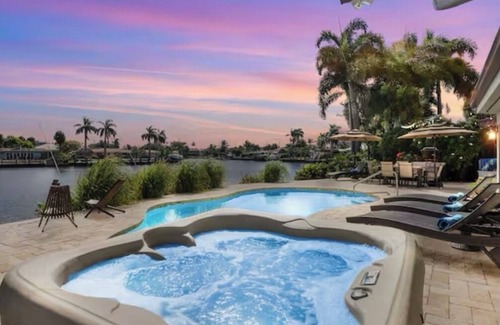 Cypress Lakes House | Waterfront 3 BDR Villa+Hot tub+Htd Pool+Kayaks+Pool table