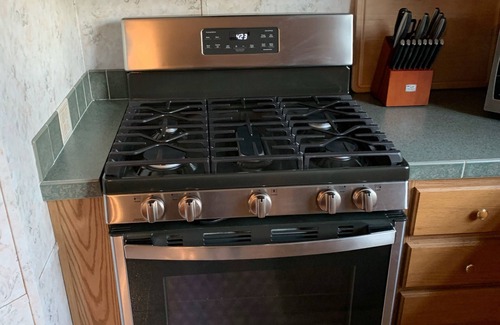 Conneaut Lakeshore House | Waterfront 3 Bedroom 2 Bath Home with DOCK!
