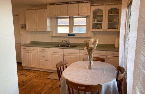 Turkey Point House | Waterfront 3 Bedroom cottage located in beautiful Turkey Point