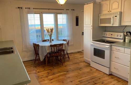 Turkey Point House | Waterfront 3 Bedroom cottage located in beautiful Turkey Point