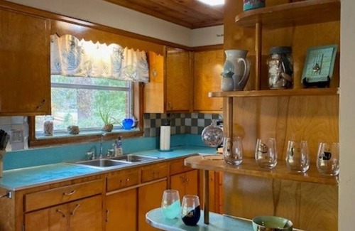 James City House | Waterfront 3 bedroom dog-friendly cottage with a million-dollar view