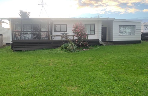 Glenbrook House | Waterfront - 3 bedroom, 2 bathroom, peaceful, private with- sunny conservatory