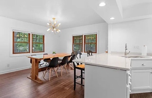 Green Bay House | Waterfront 3-bedroom house on the Bay of Green Bay with AC, WiFi