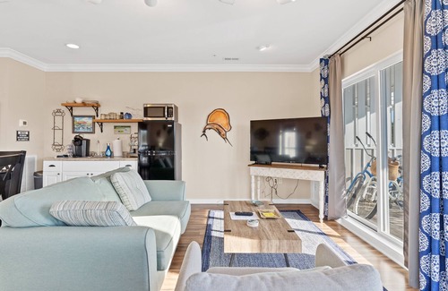 Southport Apartment | Waterfront #3 King/Studio 1BR- Waterfront Downtown Southport-NO HIDDEN FEES