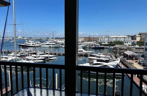 Fifth Ward Condo | Waterfront 3B 3B on Newport Harbor and Thames St. nJuly 18-25