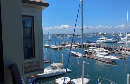 Fifth Ward Condo | Waterfront 3B 3B on Newport Harbor and Thames St. nJuly 18-25