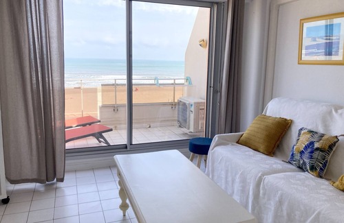 Narbonne-Plage Apartment | Waterfront, 58 m² air-conditioned apartment with double balcony