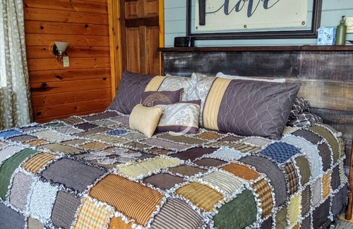 Sault Ste. Marie House | Waterfront 6-bedroom house with WiFi on Sugar Island