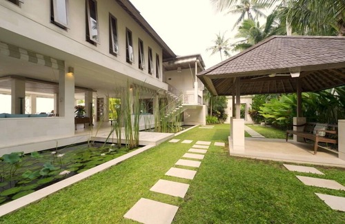 Candi Dasa Villa | Waterfront 6BR Villa Located In Candidasa! 6Min Drive To The Beach! W/Pool!