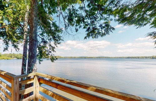 Franklin House | Waterfront A-frame on George’s Pond with views, private dock, beach, kayaks, SUP
