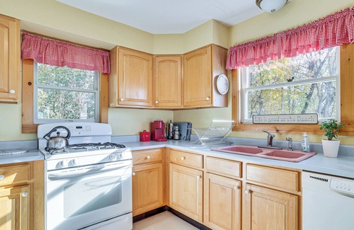 Alburg House | Waterfront Alburgh Getaway w/Private Beach!