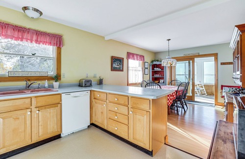 Alburg House | Waterfront Alburgh Getaway w/Private Beach!