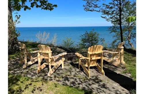 Plympton-Wyoming House | Waterfront All-season Home - Cliff Haven on Huron