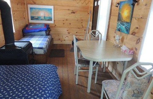 Grey Highlands House | Waterfront cabin on private trout lake