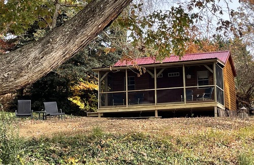 Hollywood Cabin | Waterfront Cabin!