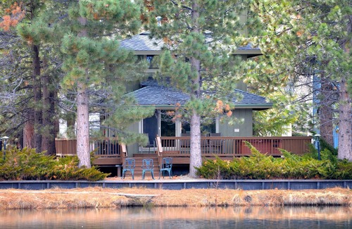Tahoe Keys Cabin | Waterfront Cabin with Spa on Tahoe Keys Lagoon