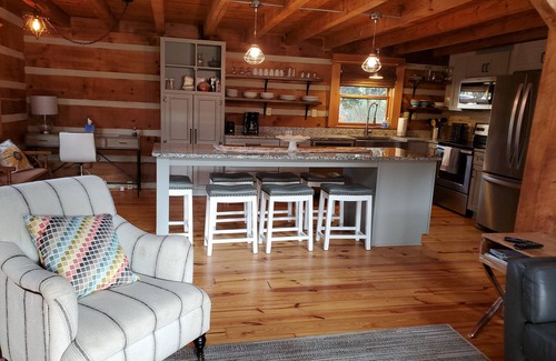 Mayhew Cabin | Waterfront Cabin with Private Launch