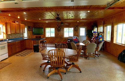 Potosi Cabin | Waterfront cabin with amazing views- Short drive to Dubuque,IA