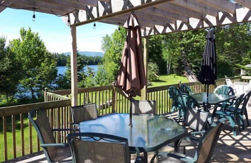 Shannon Ski Chalet | Waterfront Cabin with Spa - Le Grand Heron
