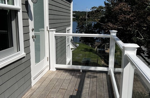 Portsmouth Cottage | Waterfront Carriage House "The Salty Dog" overlooking the Sakonnet RI
