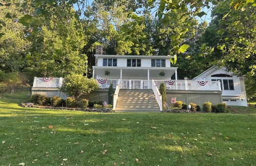 Hiwassee House | Waterfront Claytor Escape Lodge -Stunning Views