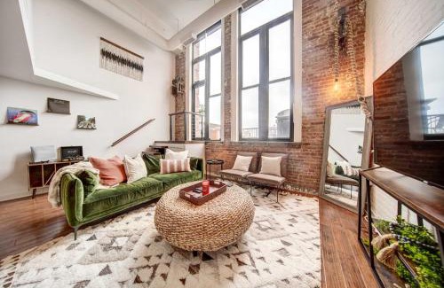 Downtown Cleveland Apartment | Waterfront Cleveland Apt about 1 Mi to Downtown