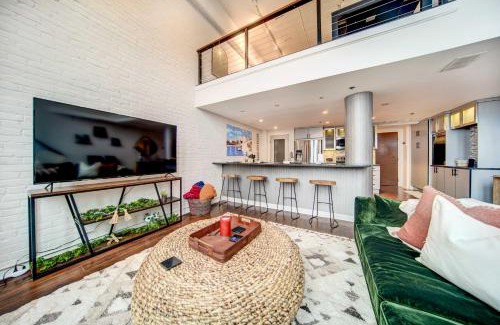 Downtown Cleveland Apartment | Waterfront Cleveland Apt about 1 Mi to Downtown
