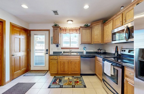 Lake Delton House | Waterfront condo with shared pools, hot tubs, beach, lake access, WiFi & A/C