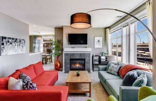South Lake Union Condo | Waterfront Condo 2-bedrooms with AC, Kitchen and all amenities in Seattle