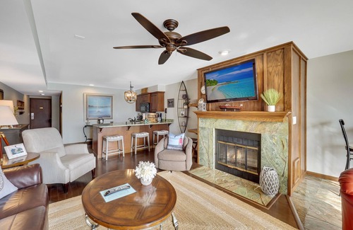 Charlevoix Condo | Waterfront Condo | Amazing Balcony Views | Pool, Hot Tub, Sauna | Sleeps 4
