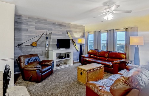 Osage Beach Condo | Waterfront condo with pool, children's items, W/D, & AC - snowbird-friendly
