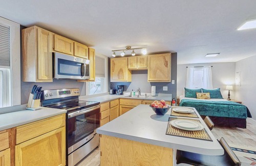 Manset House | Waterfront cottage with large deck- amazing harbor views w/studio add on option