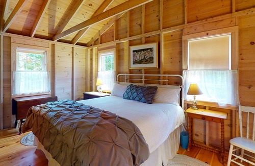 Spruce Head Cottage | Waterfront cottage on Spruce Head Island with dock, beach access, and large yard