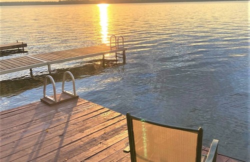 Dunsford House | Waterfront Cottage on Sturgeon Lake with AC & WIFI