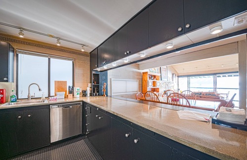 Vancouver Cottage | Waterfront Cottage with Superb Coastline Views in West Vancouver