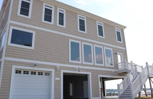 White Lake Cottage | Waterfront Cottage!! Awesome Views of White Lake!!! This 4-bedroom home has all the features you would expect in a luxury waterfront cottage, and this location puts you a very short walk to Goldston's Beach Pavilion.