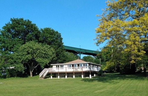 Portsmouth House | Waterfront Cottage, Completely Renovated. Beautiful Views of Narragansett Bay.