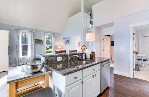 Summer Village Cottage | Waterfront Cottage in Summer Village w/Grill