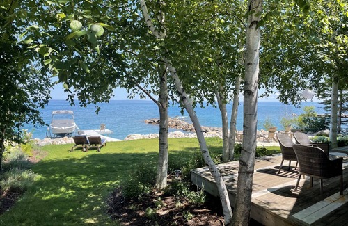 The Blue Mountains Cottage | Waterfront cottage on Georgian Bay in the Blue Mountains on Lora Bay Golf Course
